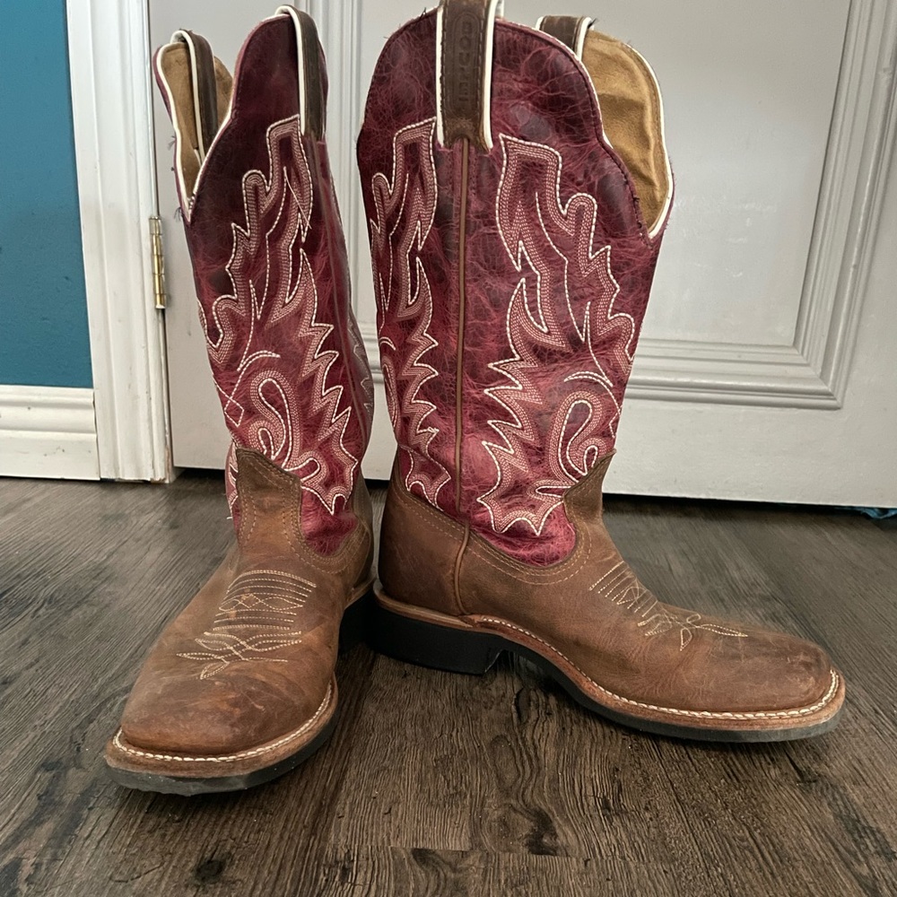 Cowboy boots paid 280$ and sell them for 180$ CAD